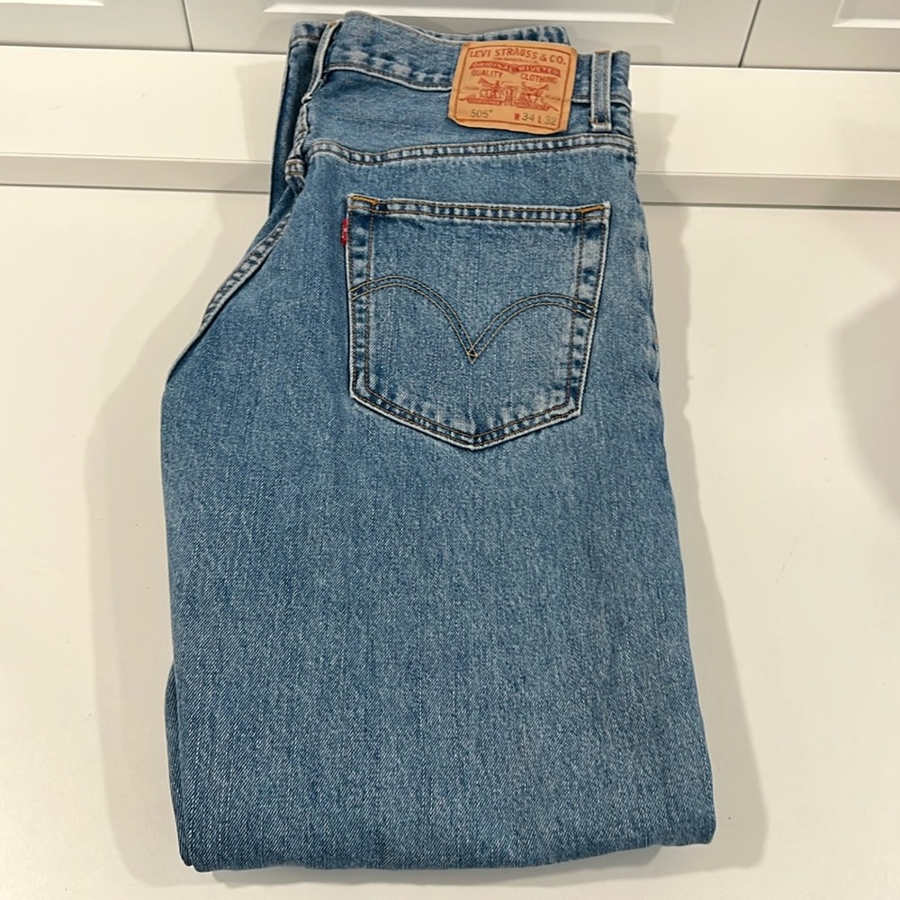 Levi 505 Pants Mens 34x32 Levi Strauss Denim Jeans Regular fit.